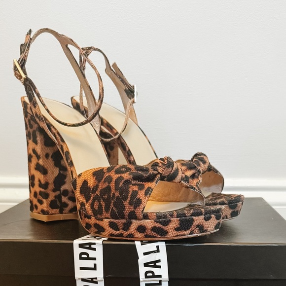 Revolve LPA Addalyn Strappy Block
Leopard Animal Print Heel Sandals Retro
9.5 - Picture 2 of 14